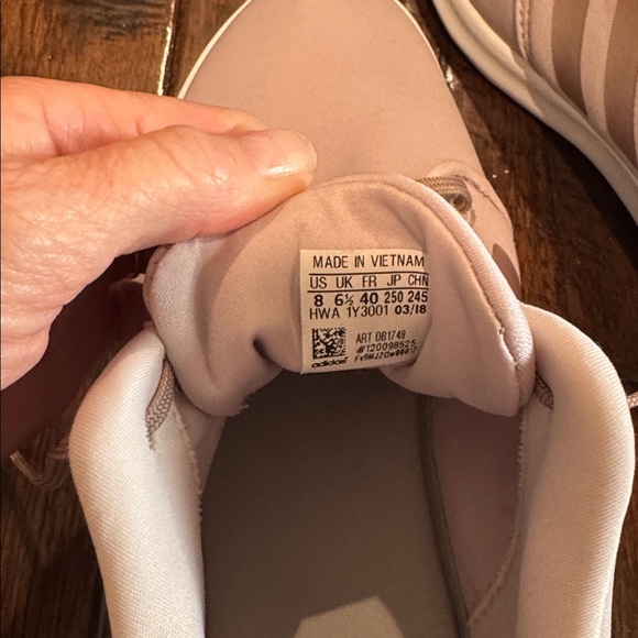 Adidas Blush Pink Athletic Shoes, size 8, TTS - Picture 4 of 4